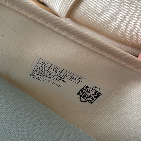 TOMS beautiful ivory bow slip on loafer - Picture 3 of 9